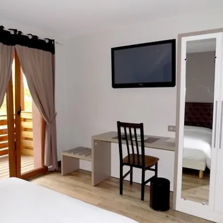 فندق Logis Le Regal &